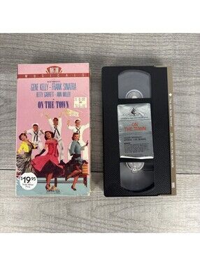 On The Town VHS (1988) MGM Musicals - Gene Kelly Frank Sinatra
